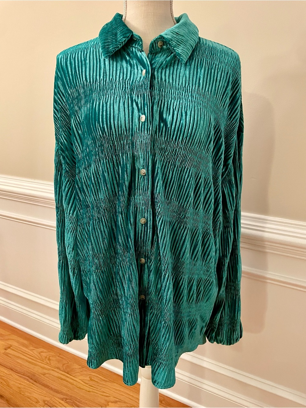 BiBi Teal Crinkled Velvet Button-Down Oversized Blouse Size Medium